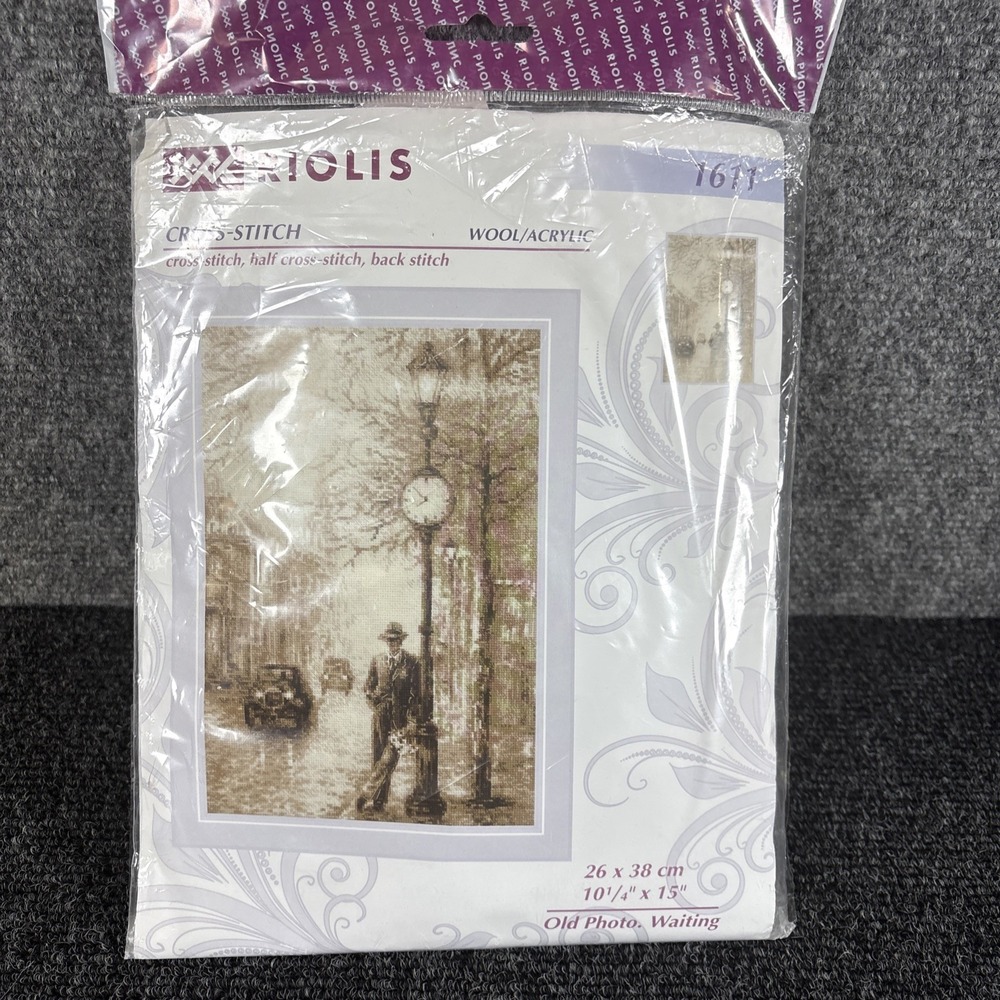 Vtg~Riolis~Cross Stitch Old Photo Waiting~1611~10.25"x15"